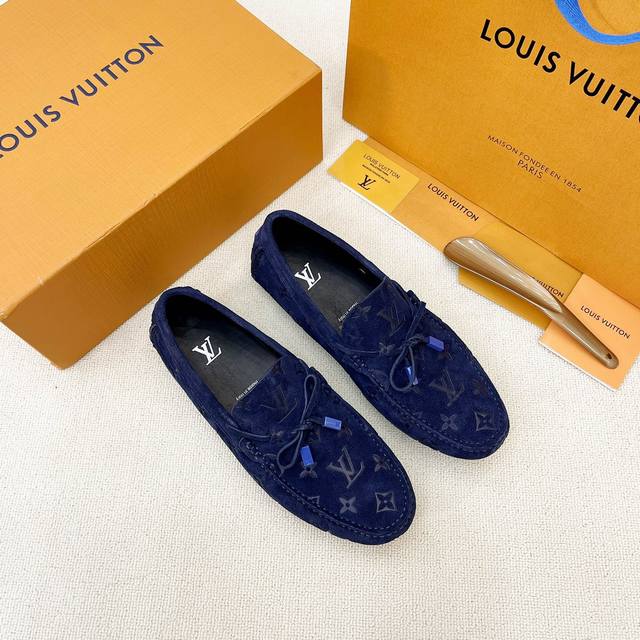 Louis Vuitton 路家高版本豆豆鞋新品来袭 专柜同步发售 原厂配置、意大利进口牛皮面料，全进口水染牛皮里垫，鞋底：原厂特供原版底超级舒适，原厂跟单货