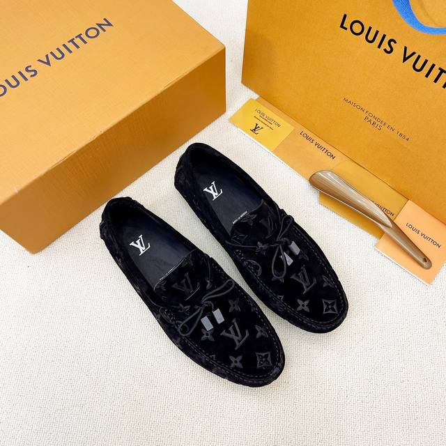 Louis Vuitton 路家高版本豆豆鞋新品来袭 专柜同步发售 原厂配置、意大利进口牛皮面料，全进口水染牛皮里垫，鞋底：原厂特供原版底超级舒适，原厂跟单货