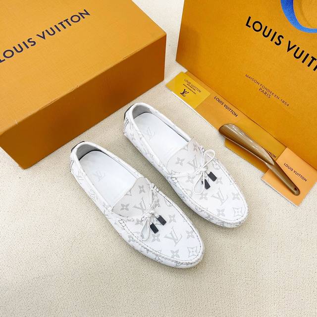 Louis Vuitton 路家高版本豆豆鞋新品来袭 专柜同步发售 原厂配置、意大利进口牛皮面料，全进口水染牛皮里垫，鞋底：原厂特供原版底超级舒适，原厂跟单货