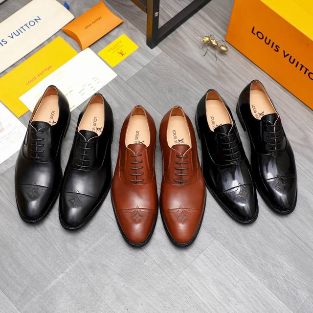 商品商标：LOUIS VUITTON 路易威登 商务正装皮鞋 正码码数: 39-44 商品材料：精选 头层牛皮鞋面 牛皮内里 原版大底