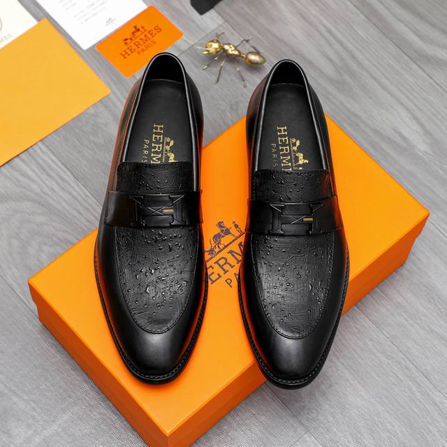 商品商标：HERMES 爱马仕 商务套脚皮鞋 正码码数: 39-44 商品材料：精选牛皮鞋面 牛皮内里 原版大底