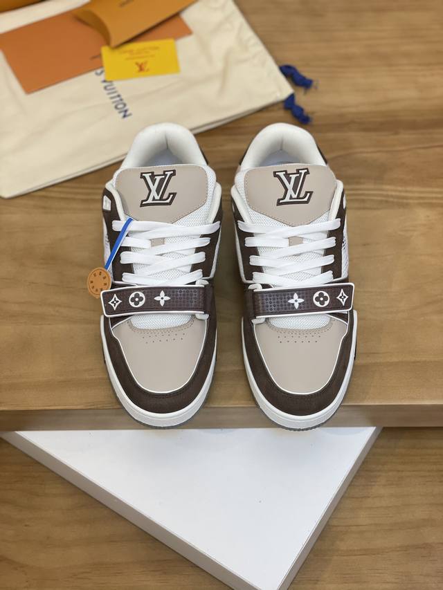 工厂价: 顶级版本 LV-路易威登-经典走秀新款 空胶工艺 原版1：1开发复刻！！上脚非常舒适 奢侈用料，做工精细，中底印有欧洲制造英文字母 鞋面由意大利进口小