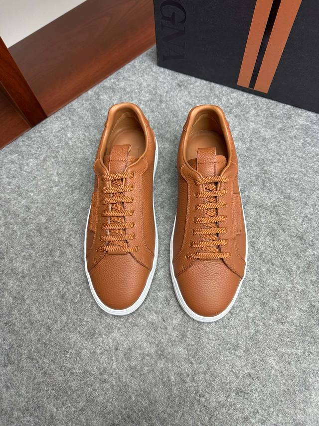 品牌：Zegna 颜色：原版配色 码数：38-44 价格： 材质：杰尼亚新款 男士 休闲鞋 原单 品质 鞋面采用进口原版牛皮牛皮内里 牛皮垫脚原单品质皮质感极强