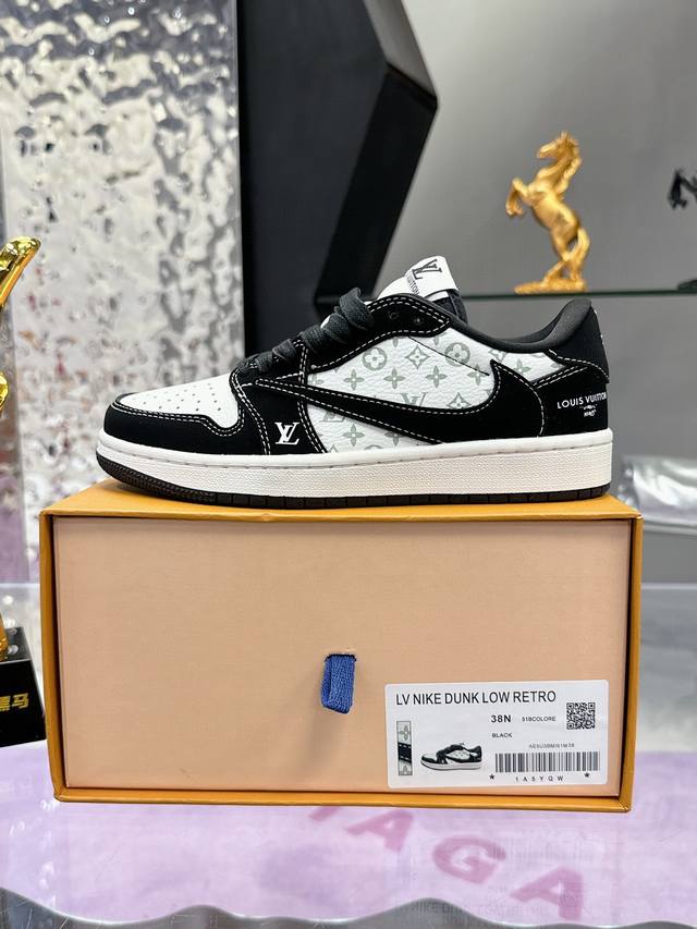 Nike Dunk Low By You 专属定制男子运动鞋 size；36~45 带半码 如今Nike dunk的定制业务在消费者群体中已经越 来越普遍化，很