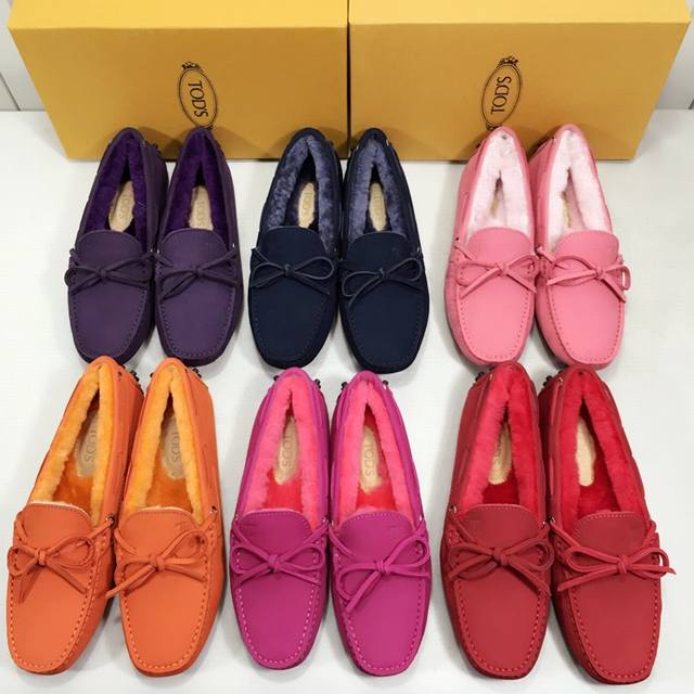 现货TOD'S托德斯豆豆女款配毛05470 最高品质 配全套包装 材质:进口鹿皮+优质牛皮内里 特点:舒适 优雅 时尚 纯手工制作 打造最适合你的完美鞋履 颜色