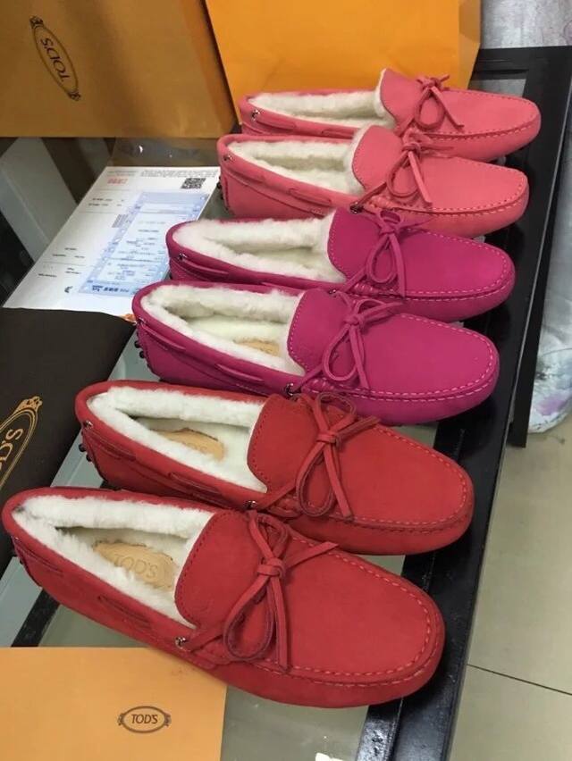 现货TOD'S托德斯豆豆女款白毛05470 最高品质 配全套包装 材质:进口鹿皮+优质牛皮内里 特点:舒适 优雅 时尚 纯手工制作 打造最适合你的完美鞋履 颜色