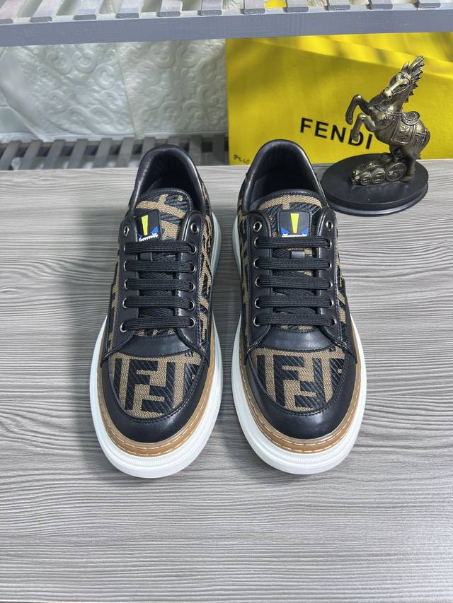 FENDI 芬迪 2024早春 -高端品质 原单 -鞋面：高科技飞织纳米面料 -内里：羊皮内里 -垫脚；超级透气运动网眼 -大底：原版超轻大底 -超高品控 做工