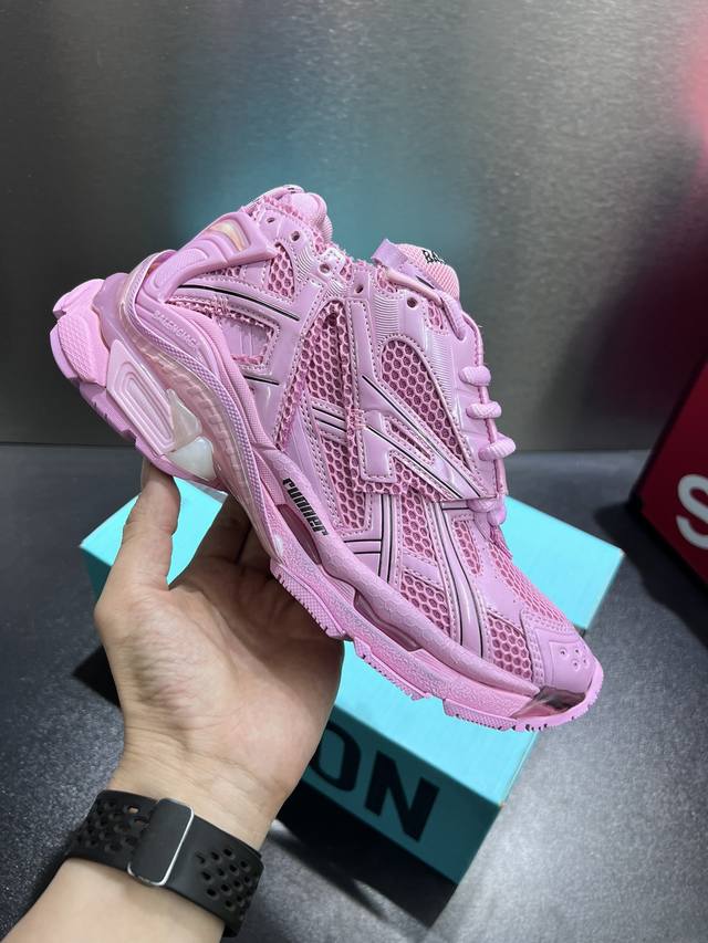 高品质高端货 顶级版本 Balenciaga 巴黎世家Runner运动鞋 尺码：35 36 37 38 39 40 41 不含皮运动鞋，网布材质，磨损效果，鞋头