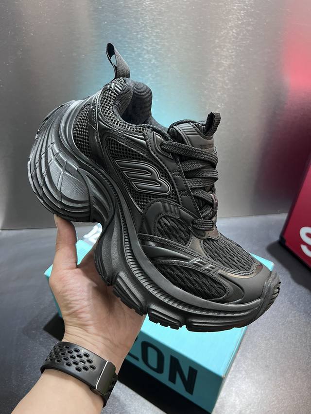 巴黎世家十二代新款10XL Balenciaga 10XL 纯原版本强势出货 重工打造 所有配件均通过定做出产正品裁片 正确字体电绣 粗细、位置、大小正确 侧边