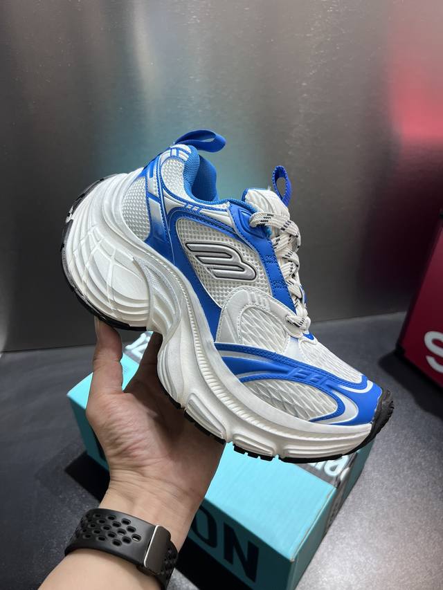 巴黎世家十二代新款10XL Balenciaga 10XL 纯原版本强势出货 重工打造 所有配件均通过定做出产正品裁片 正确字体电绣 粗细、位置、大小正确 侧边