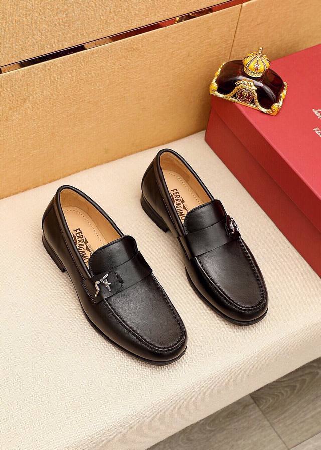 商品商标：Ferragamo 菲拉格慕 休闲皮鞋 正码码数: 38-44 45订制 商品材料：精选 进口头层小牛皮鞋面+奢华五金扣，进口水染牛皮内里。强烈立体视