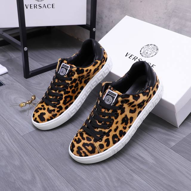 商品商标：VERSACE 范思哲 休闲鞋 正码码数: 38-44 45.46定做不退換 商品材料：精选马毛鞋面 羊皮内里 原版大底