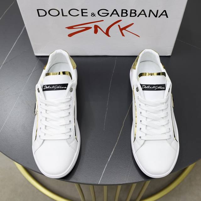 官网同步，DOLCE&GABBANA 杜嘉班纳 ～高品质. DG男鞋、原厂皮料 舒适透气内里 完美时尚工艺 内简约大气而不失雅致上脚舒适，可户外出行 轻便透气