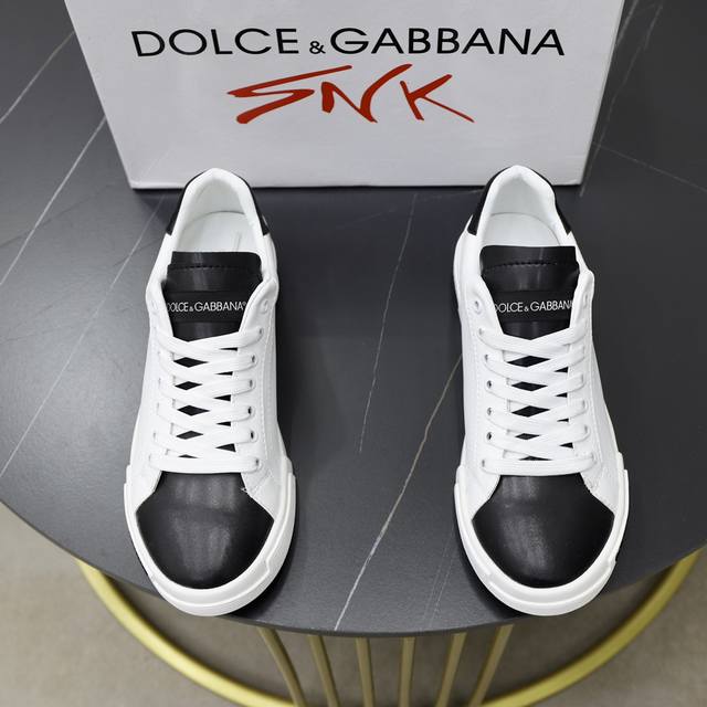 官网同步，DOLCE&GABBANA 杜嘉班纳 ～高品质. DG男鞋、原厂皮料 舒适透气内里 完美时尚工艺 内简约大气而不失雅致上脚舒适，可户外出行 轻便透气