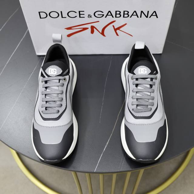 官网同步，DOLCE&GABBANA 杜嘉班纳 ～高品质. DG男鞋、原厂皮料 舒适透气内里 完美时尚工艺 内简约大气而不失雅致上脚舒适，可户外出行 轻便透气