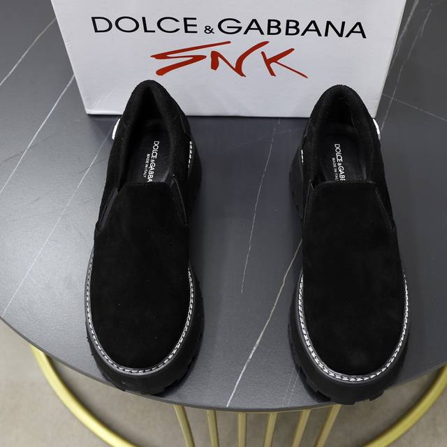 官网同步，DOLCE&GABBANA 杜嘉班纳 ～高品质. DG男鞋、原厂皮料 舒适透气内里 完美时尚工艺 内简约大气而不失雅致上脚舒适，可户外出行 轻便透气