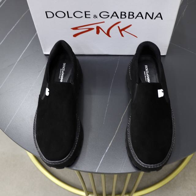 官网同步，DOLCE&GABBANA 杜嘉班纳 ～高品质. DG男鞋、原厂皮料 舒适透气内里 完美时尚工艺 内简约大气而不失雅致上脚舒适，可户外出行 轻便透气