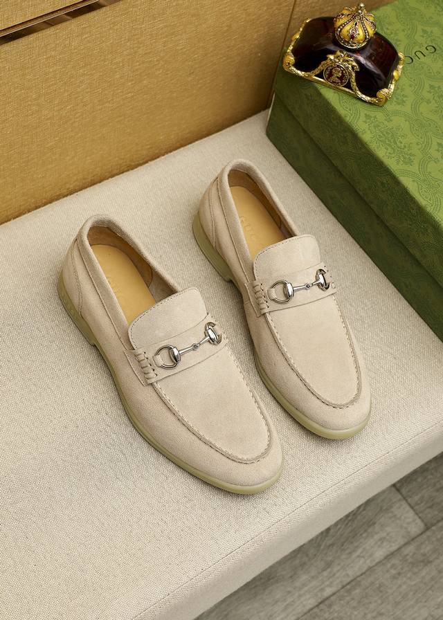 商品商标：GUCCI 古驰 休闲皮鞋 正码码数: 38-44 45订制 商品材料：精选 进口头层磨砂牛皮+奢华五金扣，进口小染牛皮内里。强烈立体视觉效果，原版橡