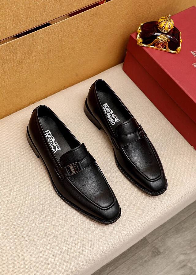 商品商标：Ferragamo 菲拉格慕 休闲皮鞋 正码码数: 39-44 38.45.46订制 商品材料：精选 进口小牛皮鞋面+经典五金扣，进口猪皮内里。强烈立