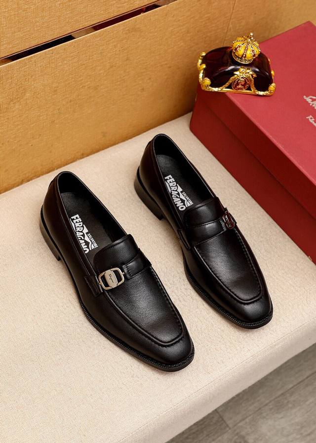 商品商标：Ferragamo 菲拉格慕 休闲皮鞋 正码码数: 39-44 38.45.46订制 商品材料：精选 进口小牛皮鞋面+经典五金扣，进口猪皮内里。强烈立