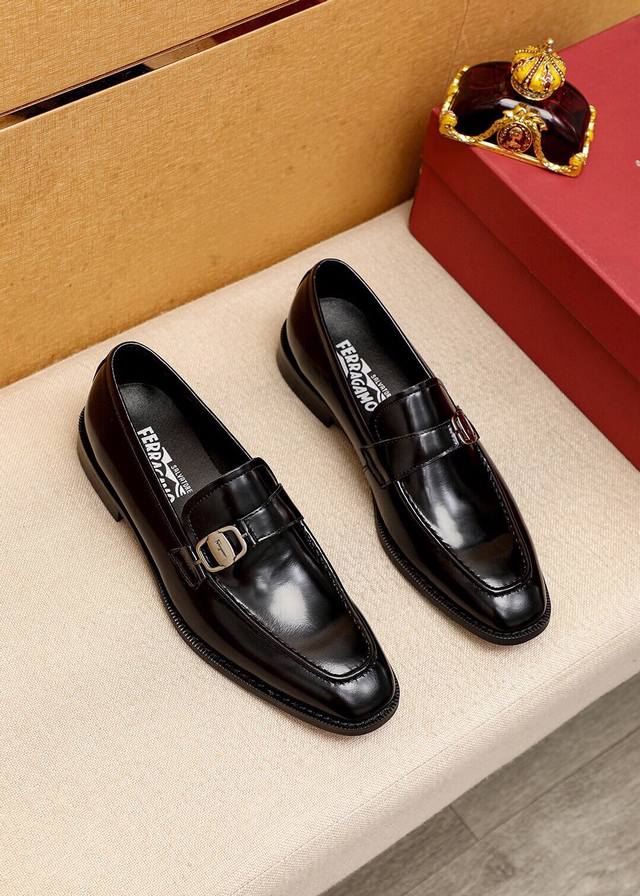 商品商标：Ferragamo 菲拉格慕 休闲皮鞋 正码码数: 39-44 38.45.46订制 商品材料：精选 进口开边珠小牛皮鞋面+经典五金扣，进口猪皮内里。