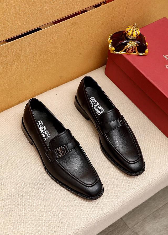 商品商标：Ferragamo 菲拉格慕 休闲皮鞋 正码码数: 39-44 38.45.46订制 商品材料：精选 进口小牛皮鞋面+经典五金扣，进口猪皮内里。强烈立