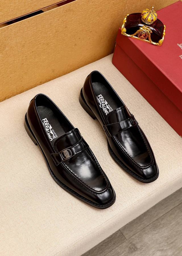 商品商标：Ferragamo 菲拉格慕 休闲皮鞋 正码码数: 39-44 38.45.46订制 商品材料：精选 进口开边珠小牛皮鞋面+经典五金扣，进口猪皮内里。