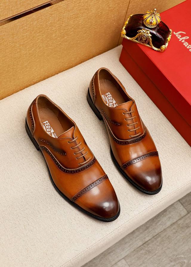 商品商标：Ferragamo 菲拉格慕 商务皮鞋 正码码数: 39-44 38.45.46订制 商品材料：精选 进口小牛皮鞋面，进口水染牛皮内里。强烈立体视觉效