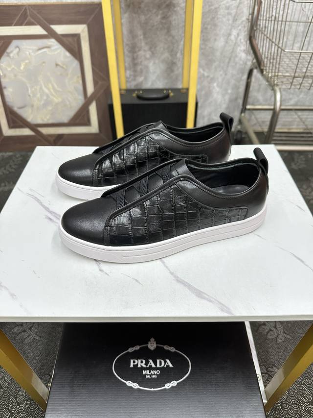 PRADA-普拉达 奢牌运动休闲鞋，进口原版反绒牛皮材质，羊皮内里 高档舒适，原版大底轻盈耐磨！纯手工制作，细节决定品质！39-44 45定做不退换 Hh