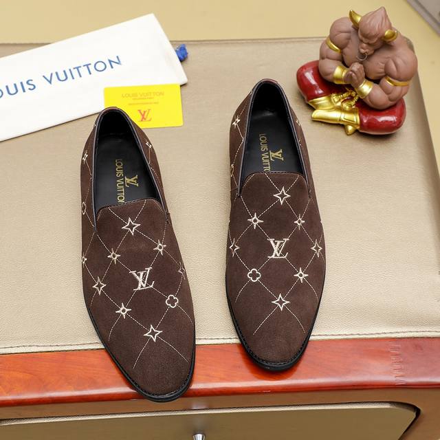 工厂价 Louis Vuitton 路易威登 新款官网爆款！原版一比一复刻，那种沉稳内涵儒雅的品味无法言喻的开启时尚鞋履的旅程从容应对各种场合！大牌的气势不言而