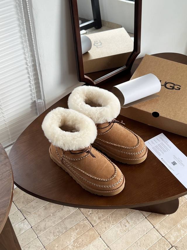 UGG 新款阿尔派高帮雪地靴，邂逅冬日时尚 2024 年的冬天，UGG 再度发力，推出新款阿尔派雪地靴，以时尚之名，温暖你的整个冬季。 两种绝美颜色可选：栗色如