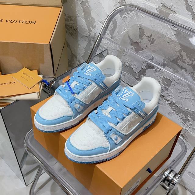 顶级代购版本 LV trainer 情侣限定系列休闲运动篮球鞋 颜值担当 上脚帅炸，每个颜色都是巨巨巨好看！潮人必备单品 原版订制压纹粒面小牛皮 非市面超纤皮