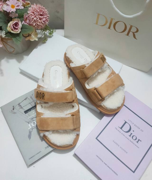 出厂价 迪奥 Dior 2024秋冬新款 D-Acts魔术贴厚底休闲女鞋 CD字母logo五金扣露趾毛毛鞋 明星同款平底圆头沙滩鞋 市场顶级版本 材质：鞋面进口