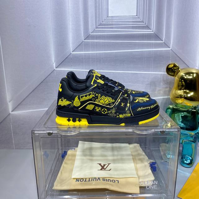 2024 路易威登走秀滑板鞋爆款， LOUIS VUITTON Trainer无疑是奢侈品牌推出的最成功的Sneaker之一，不过探索的脚步并不会停，LOUIS