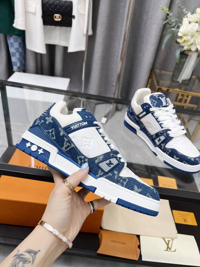 顶级版本 原版复刻Louis Vuitton LV Trainer 运动鞋是路易威登艺术总监Virgil Abloh对复古篮球鞋的解读由不同色调打造外底饰 Mo