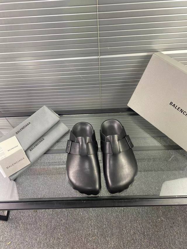 Size：#女款35-41 41定做 男款38-45 46定做 BALENCIAGA 巴黎世家~~休闲 拇指半拖 全新系列传承与经典：以标志性Balenciag