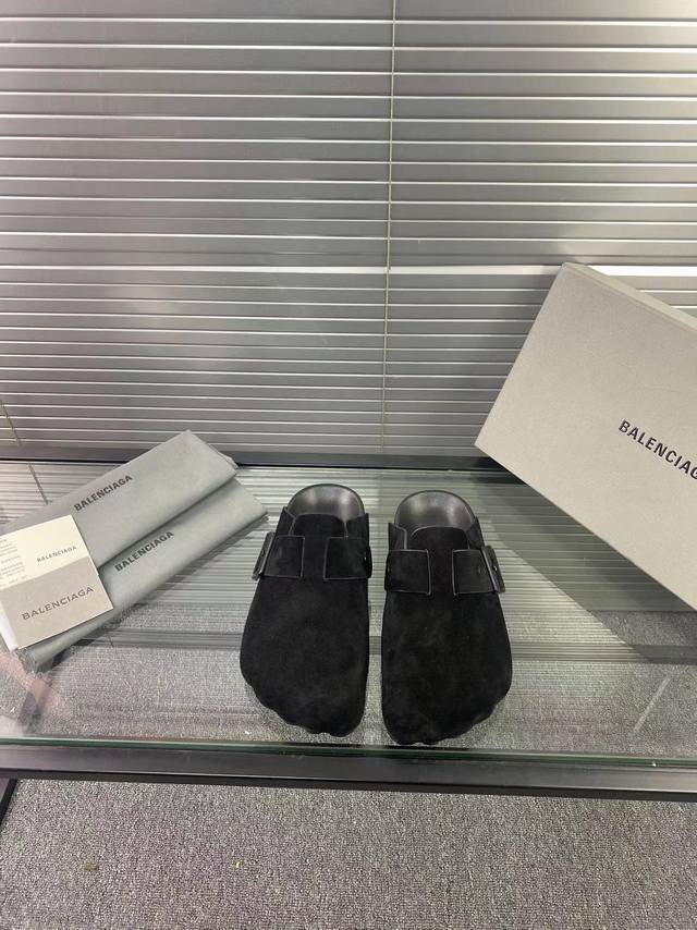 Size：#女款35-41 41定做 男款38-45 46定做 BALENCIAGA 巴黎世家~~休闲 拇指半拖 全新系列传承与经典：以标志性Balenciag