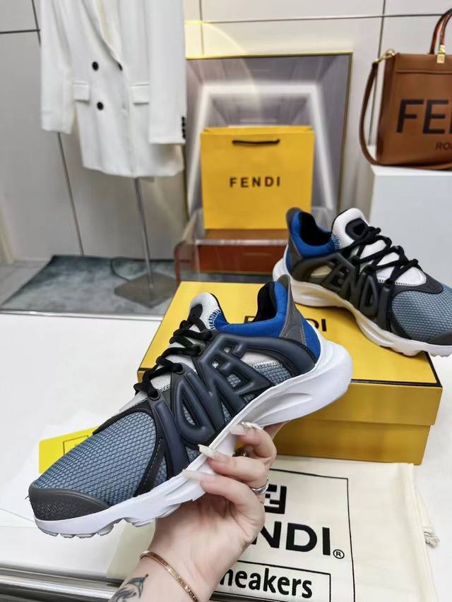 2024 fendi 最新款休闲运动男鞋，白色高科技网面材质，轻盈柔韧橡胶跑步鞋。 四个颜色任你挑，喜欢的欢迎下单过来 码数40-46 出厂价