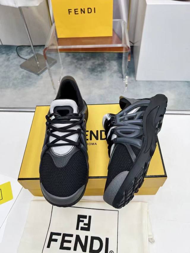 2024 fendi 最新款休闲运动男鞋，白色高科技网面材质，轻盈柔韧橡胶跑步鞋。 四个颜色任你挑，喜欢的欢迎下单过来 码数40-46 出厂价