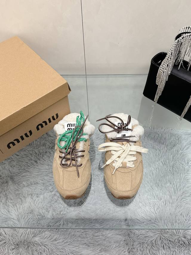 工厂价： Miumiu x New Balance 联名款NB运动鞋女 Miu Miu 缪缪大秀上爆出的这双与New Balance 新百伦联名款运动 球鞋 后