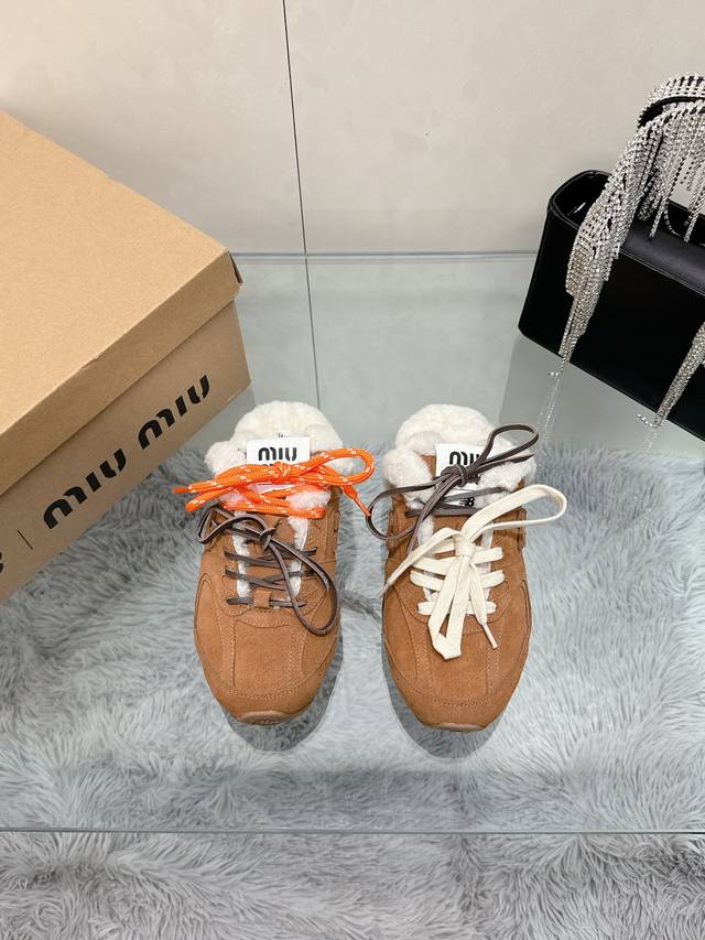 工厂价： Miumiu x New Balance 联名款NB运动鞋女 Miu Miu 缪缪大秀上爆出的这双与New Balance 新百伦联名款运动 球鞋 后