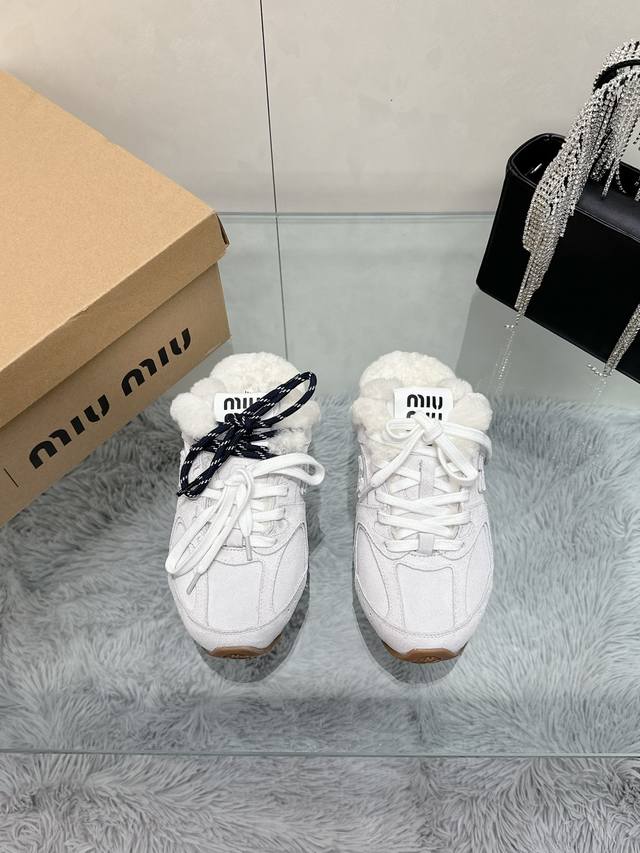 工厂价： Miumiu x New Balance 联名款NB运动鞋女 Miu Miu 缪缪大秀上爆出的这双与New Balance 新百伦联名款运动 球鞋 后