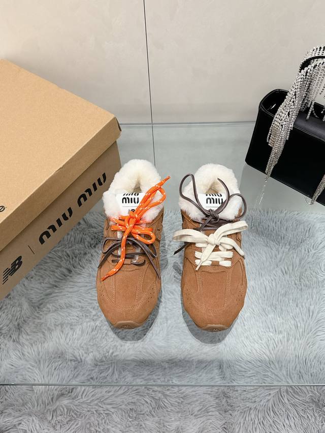 工厂价： Miumiu x New Balance 联名款NB运动鞋女 Miu Miu 缪缪大秀上爆出的这双与New Balance 新百伦联名款运动 球鞋 后