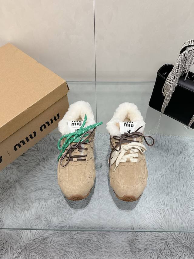 工厂价： Miumiu x New Balance 联名款NB运动鞋女 Miu Miu 缪缪大秀上爆出的这双与New Balance 新百伦联名款运动 球鞋 后