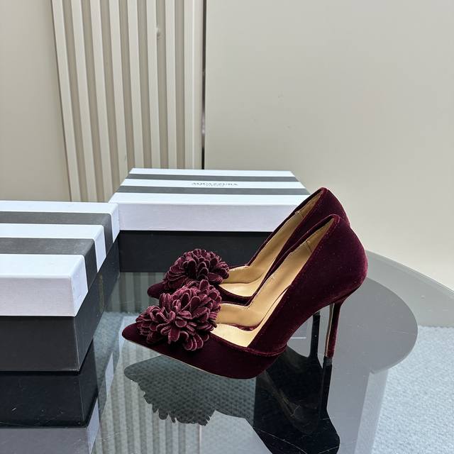 厂价 Aquazzura ｜金菠萝新品单鞋 _______________________________ 这种Blingbling的鞋子真的绝美女孩子真的无法 - 点击图像关闭