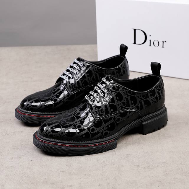 工厂 DIOR 迪奥 2024新款潮高级商务男皮鞋，香港-专柜同步 全品相 顶级进口经典面料，鞋面高级印花，舒适的内里。极为亲肤舒适 摸上去非常的细腻 ，版型上