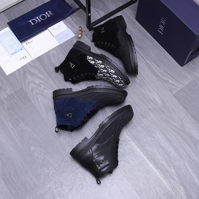 商品商标：Dior 迪奥 高帮休闲鞋 正码码数: 38-45 商品材料：精选牛皮透气织布鞋面 毛巾内里 原版大底