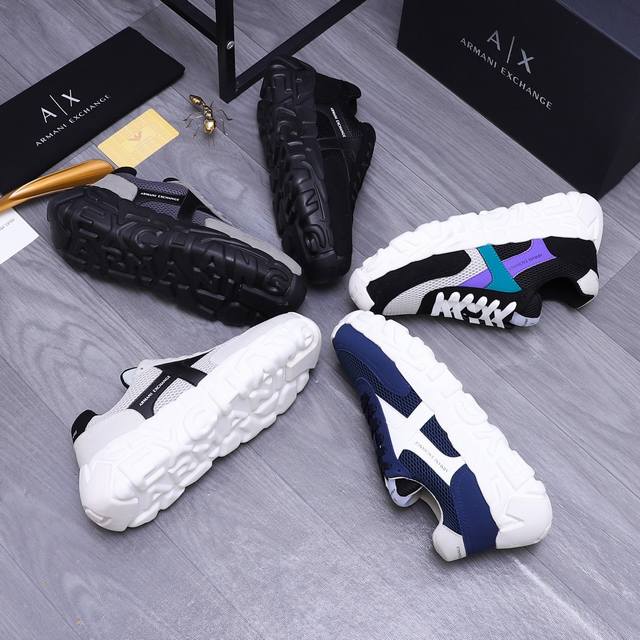 商品商标：Armani 阿玛尼 休闲鞋 正码码数: 39－45 商品材料：精选牛皮拼接鞋面 网布加超纤绒 运动海棉里 发泡组合大底！