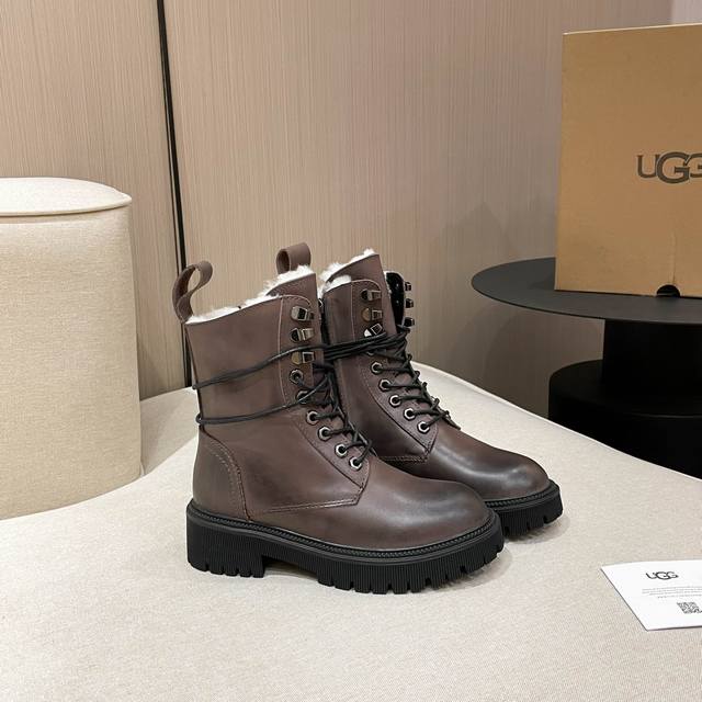 工厂价： UGG. 2024独家首发马丁羊毛靴。爆款上市 材质：面料，头层进口小牛皮. 咖色.灰色上了雾腊 内里.垫脚.澳洲进口纯羊毛。 大底：独家私模。橡胶材