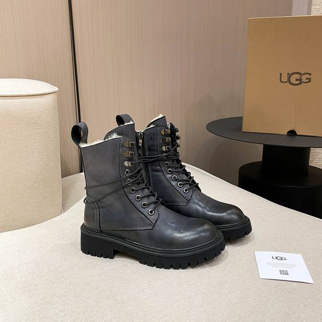 工厂价： UGG. 2024独家首发马丁羊毛靴。爆款上市 材质：面料，头层进口小牛皮. 咖色.灰色上了雾腊 内里.垫脚.澳洲进口纯羊毛。 大底：独家私模。橡胶材